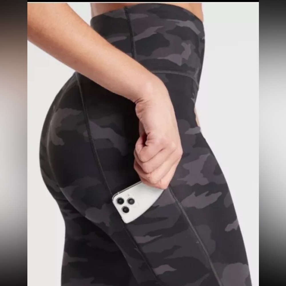 ATHLETA Ultimate Stash Pocket Green Camo Legging Size Small - Picture 8 of 10